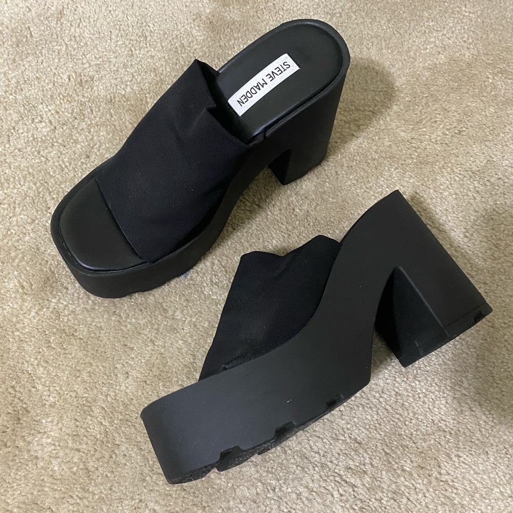 Steve Madden Black Chunky Heel slide/sandal